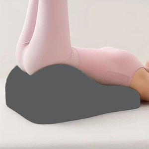 Coussin de soutien lombaire gris foncé en polyester pour soulager les maux de dos - Product Image 2