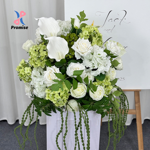 Boule florale de centre de table moderne en soie faite à la main, avec des roses blanches réalistes et des hortensias verts, pour mariage et fête des mères - Product Image 1