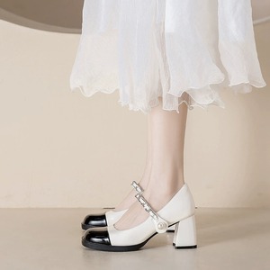 Chaussures Mary Jane vintage bicolores <span class=keywords><strong>en</strong></span> cuir verni pour femme, à talon carré, avec chaîne et perles, idéales pour le bureau ou les soirées habillées - Product Image 5