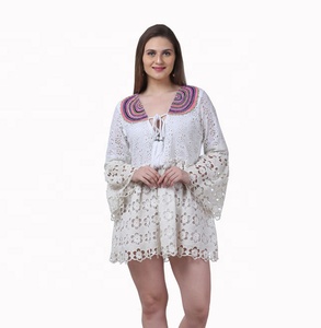 Robe d'été décontractée blanche faite à la main, dernière collection, design tendance, longueur genou, col en V, manches courtes, écologique, pour la plage, pour femme - Product Image 1