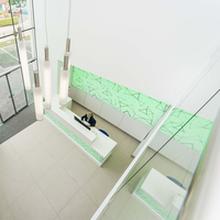 Bureau de réception de l'immeuble de bureaux à motifs géométriques Comptoir de réception d'hôtel à surface solide rectangle blanc de haute qualité