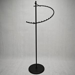 Estante de ropa cromado respetuoso con el medio ambiente moderno y elegante, soporte de Metal en espiral de <span class=keywords><strong>29</strong></span> bolas, estante de exhibición de ropa de acero de hierro giratorio para tienda - Product Image 4