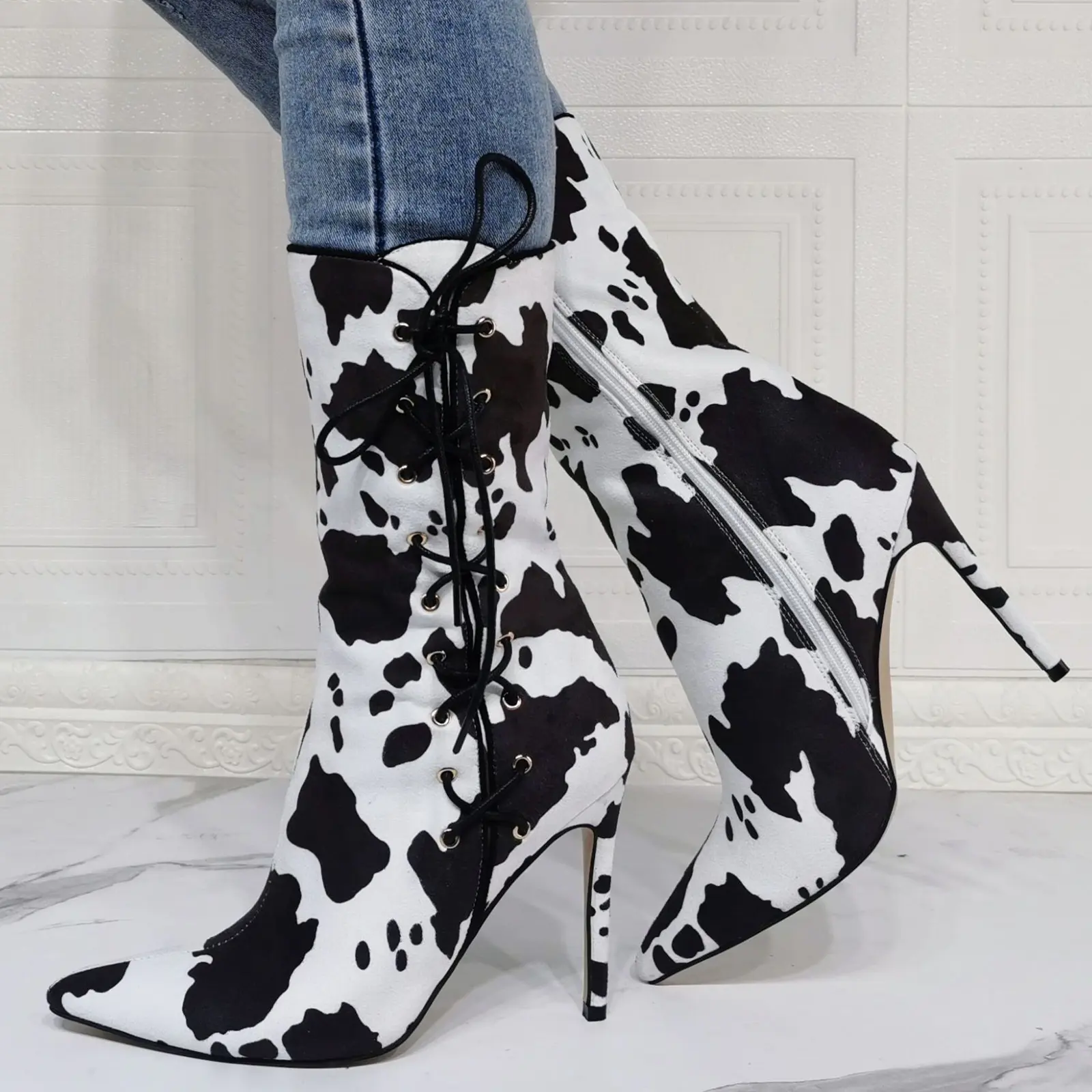 Botas femininas de leite e salto médio, botas curtas da moda com zíper lateral, ponta fina, cano médio