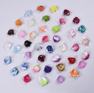 Pétales de roses artificielles en soie, pièces, fausses fleurs, pour un mariage, pour décorer un cadeau - Product Image 2
