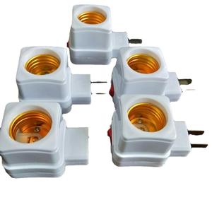 Portalámparas cuadrado blanco, 1 yuan, con enchufe, portalámparas giratorio, 1 yuan, 2 yuan, mercancía general. - Product Image 1