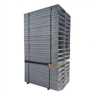 Canaux de câblage perforés de type cheminée pour la gestion des câbles en entrepôt - Product Image 1