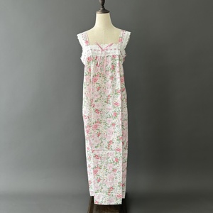 <span class=keywords><strong>Camicia</strong></span> <span class=keywords><strong>da</strong></span> <span class=keywords><strong>notte</strong></span> senza maniche rosa floreale con giogo allacciato - Product Image 1