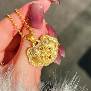 Collana con Ciondolo 'Buntoni di Buon Augurio' che Simboleggia Sicurezza e Felicità nel Conseguire Ciò che Desideri, Elegante Catena Gialla di Alta Qualità - Product Image 1