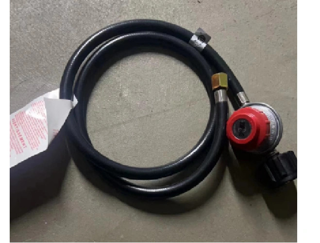 Tuyau en caoutchouc noir 1,5 m avec régulateur