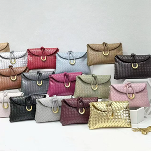 Nouveau style 2026 : Sac <span class=keywords><strong>de</strong></span> soirée en PU tressé, sac enveloppe à rabat, sac à bandoulière/travers tendance tissé à la main avec une seule sangle - Product Image 1
