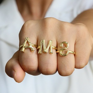 Bague ajustable ouverte en forme de jonction de bambou dorée avec lettres anglaises, style hip-hop unique, accessoire de bijouterie pour doigt, vente chaude - Product Image 1