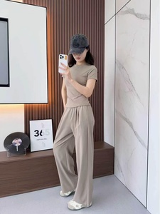 Ensemble de survêtement de yoga 2 pièces de luxe personnalisé pour <span class=keywords><strong>femme</strong></span>, avec haut à manches courtes et <span class=keywords><strong>pantalon</strong></span> large respirant, anti-humidité, couleur unie, idéal pour l'été - Product Image 5