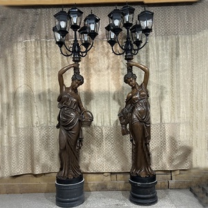 Candelabro Grande <span class=keywords><strong>in</strong></span> <span class=keywords><strong>Bronzo</strong></span> Antico Stile Francese, Scultura Moderna da Giardino, Statua di Donna, Lampada <span class=keywords><strong>in</strong></span> Metallo Fuso, <span class=keywords><strong>Statuetta</strong></span> <span class=keywords><strong>in</strong></span> <span class=keywords><strong>Bronzo</strong></span> <span class=keywords><strong>in</strong></span> Vendita - Product Image 4