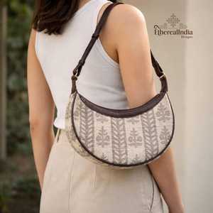 Sac à bandoulière Bohème en forme de croissant, Sac Hobo imprimé au bloc, Sac bandoulière fait main, Sac à main ethnique, Sac de tous les jours, Vente en gros, Export Inde - Product Image 3