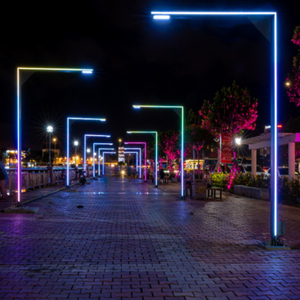 Lámparas de poste triangulares integradas con tira LED para iluminación de paisajes, decoración de calles y zonas peatonales. - Product Image 2