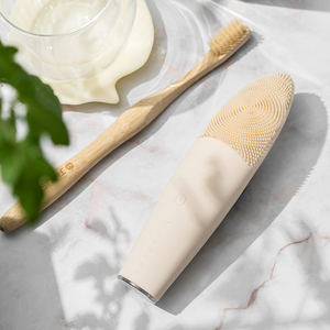 Premium Plus Cepillo facial vibrador de silicona recargable Limpiador facial sónico para limpieza profunda de poros - Product Image 1