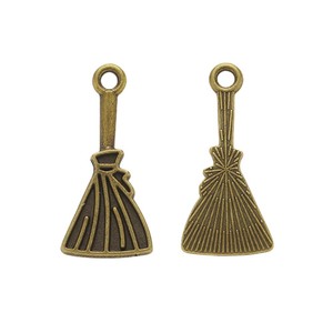 Pendentif <span class=keywords><strong>Balai</strong></span> à Poils en Alliage de Zinc, Argent Vieilli et Bronze, Style Sorcière, <span class=keywords><strong>pour</strong></span> Décoration Artisanale de la Récolte d'Automne - Product Image 4