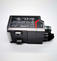 Lecteur de codes à autofocus alimenté par l'IA Keyence SR-X100W avec distance de détection de 50-1000 mm et sortie NPN/PNP, neuf et original