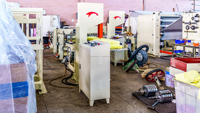 Machine automatique de fabrication de bavoirs dentaires jetables en papier