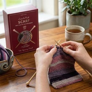 Kit complet de tricot pour débutants – Apprenez à tricoter un foulard avec du fil de laine, des aiguilles en bambou et des tutoriels vidéo – Fresh Figs - Product Image 5