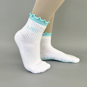 Mùa Thu Thời Trang Tùy Chỉnh Thêu Biểu Tượng Pilates Vớ Thể Thao Không-Trượt Phòng Tập Thể Dục Công Nghệ Giữa Crew Pilates Vớ - Product Image 1