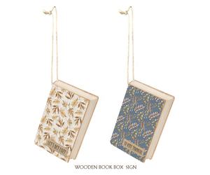 Ornement de Noël écologique pour les amoureux des livres, motif bibliothécaire peint, livres empilés, décoration d'étagère et de bibliothèque - Product Image 1