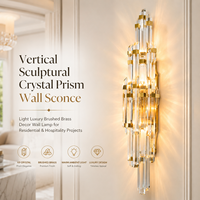 Applique murale YH moderne de luxe en laiton brossé avec prismes de cristal transparents, luminaire mural décoratif haut de gamme, applique murale verticale en cristal
