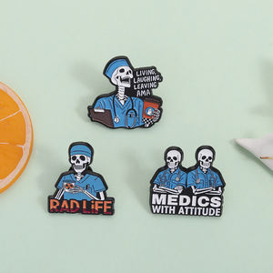 Broche en émail de médecin-squelette, médical avec caractère, broche crâne, thème médical amusant, badge de revers, bijoux, cadeau, vente en gros - Product Image 2