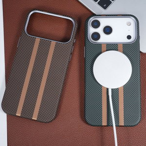Funda de Cuero con Diseño Ejecutivo y Detalles en Fibra de Carbono para iPhone 17 16 <span class=keywords><strong>Pro</strong></span> Max, con Protección de Lente Metálica y Carga Inalámbrica - Product Image 2