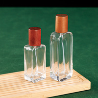 Emballage de bouteille de parfum à faible quantité minimale de commande de 30ml bouteille vide de parfum en verre bouteille de parfum élégante de 50ml avec bouchon en bois