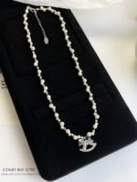 Colliers élégants et légers avec pendentif cheval à bascule en perles de fausse perle mélangées et perles métalliques, couleur argent, cadeau idéal