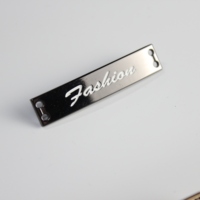 Insignias Metálicas Personalizadas de Alta Calidad, Logotipos Grabados en Aleación de Zinc para Ropa, Bolsas, Zapatos y Accesorios