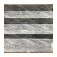 Carreaux d'escalier en porcelaine de haute qualité Design brillant Full Body Céramique Carrare Aspect marbre Carreaux de sol Marches d'escalier Carreaux