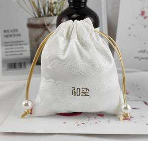 Bolsas de Terciopelo con Cordón, Blancas, de Lujo, con Logotipo Personalizado, Ecológicas, de Seda y Satén, para Joyería - Product Image 4