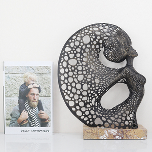 Statue d'<span class=keywords><strong>art</strong></span> abstrait décorative de luxe moderne noire en forme de figurine féminine ajourée pour hôtel, ornement artisanal de bureau, vente en gros - Product Image 2