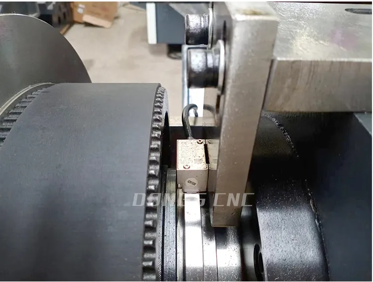 Tck700-1000/1500/2000/3000 CNC Lathe nghiêng giường CNC chuyển Trung tâm CNC Lathe với điện tháp pháo và C trục 12 inch