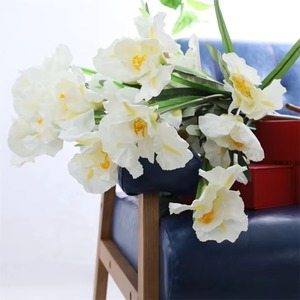 Flores Artificiales de Iris de 3 Cabezas al por Mayor, Blancas, Azules y Moradas, para Decoración de Bodas, Hogar, Pascua, San Valentín, Graduación - Tela de Seda - Product Image 3