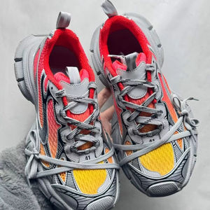 Zapatos de diseñador originales de alta calidad, zapatillas deportivas de marca famosa con cordones, para correr y de ocio, con parte superior de malla y diseño transpirable. - Product Image 1