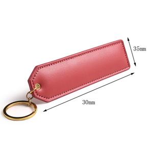 Porte-clés de voiture en métal personnalisé avec logo artisanal de luxe, en cuir rouge - Product Image 4