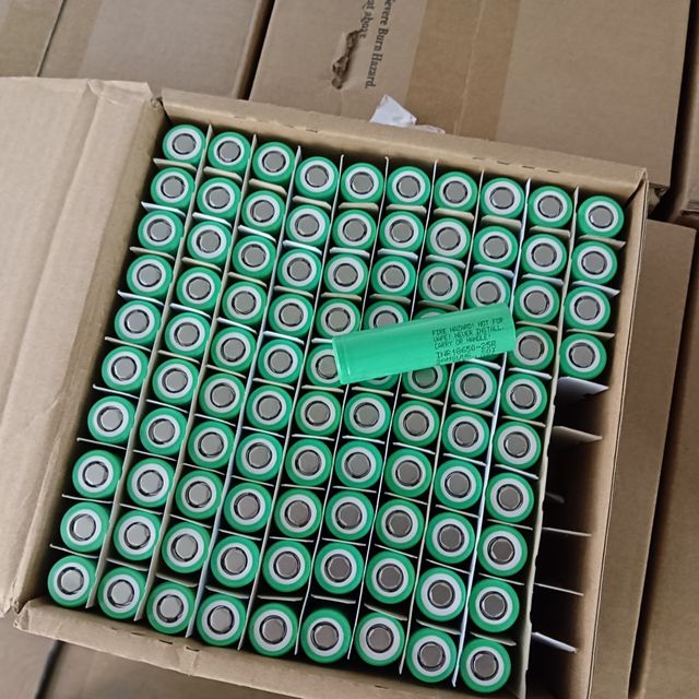 Genuine Sam 18650 25R Rechargeable Power Tools Cells with CE Rohs UN38.3 Certifications
