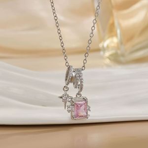 Collar Geométrico de Circonia Rosa con Brillantes Diamantes, Collar de Clavícula Cuadrado de Tres Anillos - Product Image 2