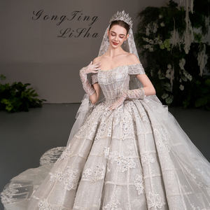 Vestido de Novia Moderno GT132 de Satén Brillante con Apliques de Encaje, Lazo y Cuentas, Estilo Princesa Vintage - Product Image 5