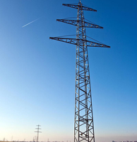 Tour de télécommunication solaire PV réglable en acier de type C avec support en zinc-aluminium et magnésium à chaud