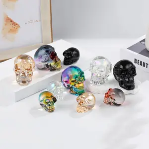 Venta al por mayor de estatuas de cabeza de calaveras de cristal figuritas K9 calaveras de cristal piedra preciosa decoración de Halloween regalos para mujeres chapado azul ámbar rosa