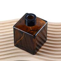 Diffuseur en verre personnalisé de 50 ml et 100 ml Bouteilles Diffuseur vide d'huile Aroma Rotin Stick Diffuseur avec bouchon à vis Emballage en carton