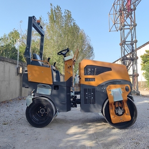 Rodillo Compactador Vibratorio de 2 Toneladas Kubota con Neumáticos Combinados, Bomba de Motor, Tambor Delantero de Acero y Neumático Trasero de Goma - Product Image 4