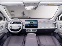 Новый Leapmotor B10 2025 года: Компактный электрический кроссовер с задним приводом, АКПП, адаптивным круиз-контролем, левым рулем и кожаными сиденьями