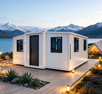 Maison pliante, cabane de glamping, structure en acier blanc, panneaux en bois, maison préfabriquée extensible, resort en plein air, assemblage rapide