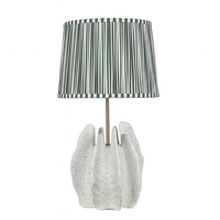 Lampe de table moderne Tri-ever en os incrusté et résine, faite à la main, blanche, diamètre 14" x 25" H, pour chambre à coucher