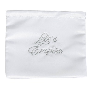 Pochette de rangement de luxe en satin rose pour cosmétiques, soins de la peau et parfums, avec dessus à volants, sac anti-poussière en satin personnalisé avec cordon de serrage - Product Image 4